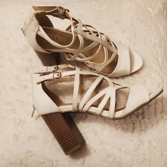 White heeled sandals - Picture 1 of 3